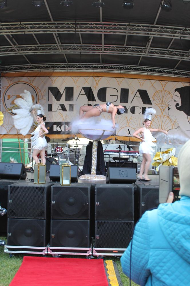 Było spotkanie z modą, muzyką i samochodami z lat 20. w Korczewie. Za nami impreza „Magia lat 20-tych” 2025