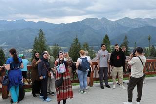 Tatry z rekordową liczbą turystów. Czy duża liczba osób ma negatywny wpływ na górski ekosystem?