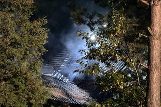 Wielka akcja strażaków pod Pruszkowem. Dom płonął na oczach mieszkańców