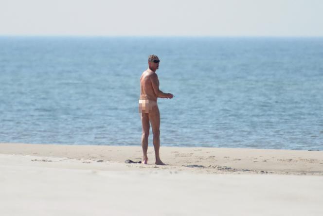 1 publ_Jan Maria Jackowski na plaży