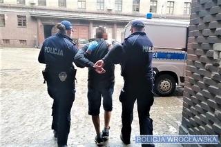 Kąty Wrocławskie: 33-latek zaatakował policjantów nożem. Mierzył w samo serce!