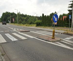 Koszmarny wypadek pod Warszawą. Szaleniec wyprzedzał na pasach. Wnuczka widziała, jak ginie jej babcia 