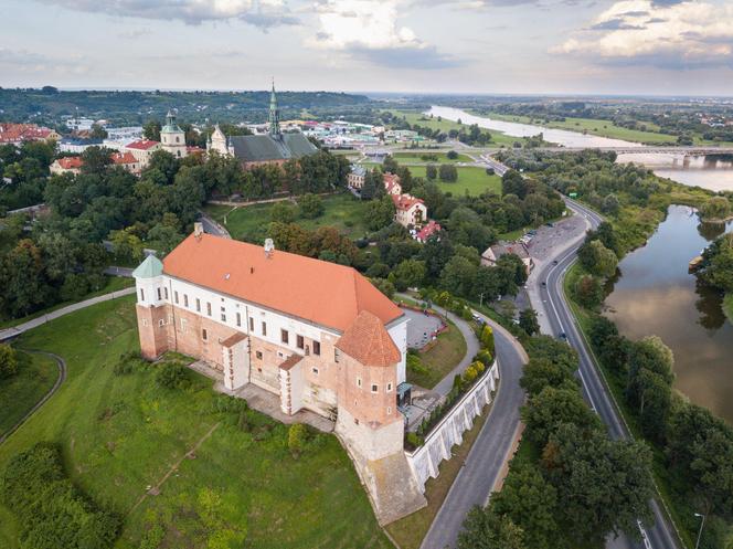 Najpiękniejsze zamki i pałace w Świętokrzyskiem. Lista TOP