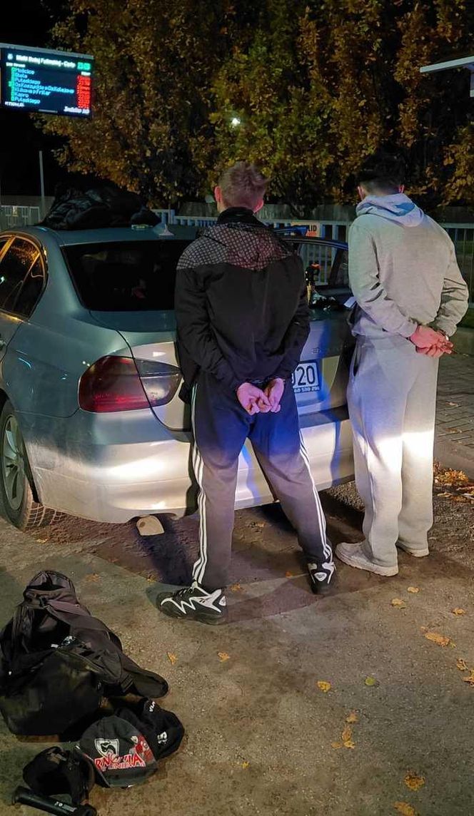 Siekiera i gaz w BMW w Tarnowie. Groźne znalezisko policji