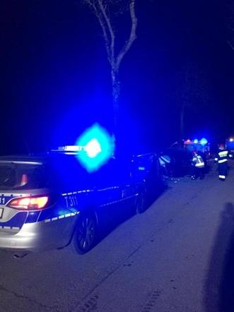 Wypadek w Bartoszycach. PIJANY OJCIEC jechał z 7-latkiem. Dziecko zabrał śmigłowiec LPR
