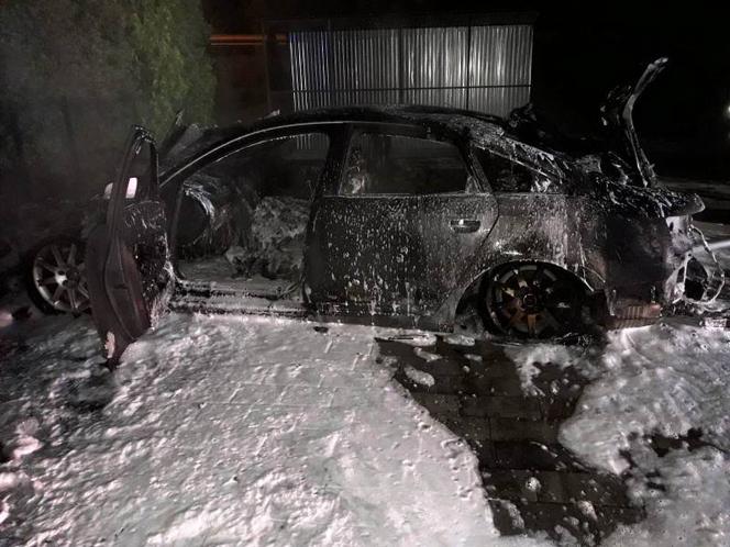 Citroen zamienił się w słup ognia! "Przyczyna pożaru jest nieustalona"