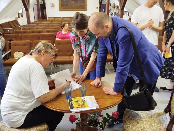 Uczestnicy wydarzenia mogli posłuchać o dotychczasowych dokonaniach literackich Renaty Chojeckiej