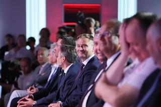 Uroczyste ślubuję wypowiedzieli szermierze, obie reprezentacje siatkarskie oraz kajakarskiego sprintu
