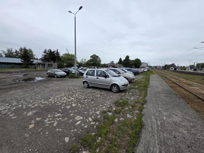 Mandaty za parkowanie przy PKP