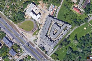 Twierdza, panoptykon, patodeweloperka? „Gdyby nie studnia w środku, nie chciałabym mieszkać nigdzie indziej”