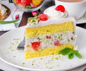 Tort cassata. Sycylijski przepis na pyszny deser z kremem i bitą śmietaną