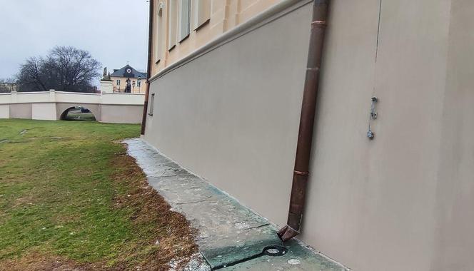 Radzyń Podlaski: Z nowo wyremontowanego pałacu ukradli… miedziane rynny. Mogą trafić za kratki nawet na 5 lat