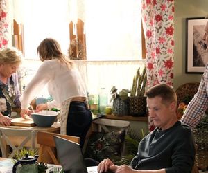 M jak miłość odc. 1875. Artur Rogowski (Robert Moskwa), Paweł (Rafał Mroczek), Franka (Dominika Kachlik), Barbara (Teresa Lipowska)