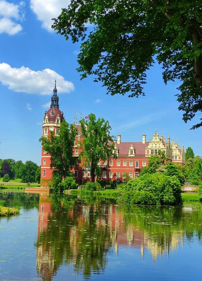 Przepiękne miejsce z odznaczeniem UNESCO blisko granicy polsko-niemieckiej. Zobaczcie jak wygląda Park w Mużakowie