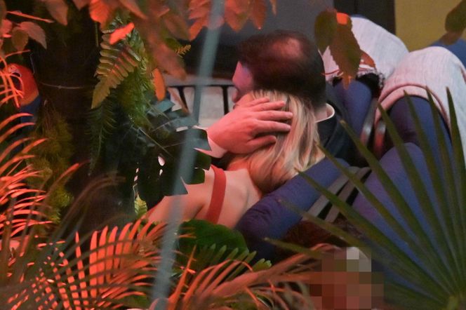 Joanna Krupa w objęciach Dominika Tarczyńskiego.