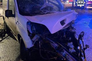 Wypadek w Wodzisławiu. Ofiary to nastolatkowie. Z auta niewiele zostało