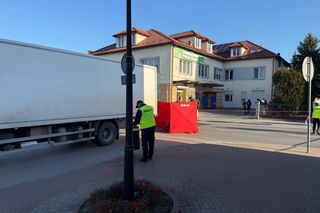Tragiczny wypadek w centrum Żabna. Nie żyje kobieta potrącona przez ciężarówkę