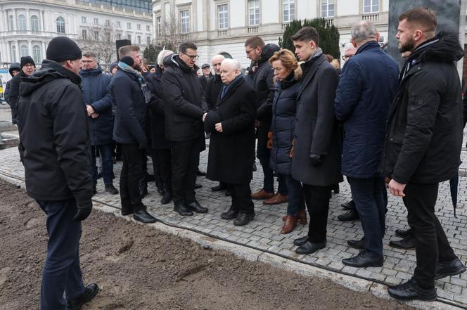   Obchody miesięcznicy smoleńskiej w Warszawie