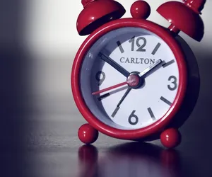 Zmiana czasu na letni 2023. Dziś przestawiamy zegarki! Zmiana czasu o której godzinie?