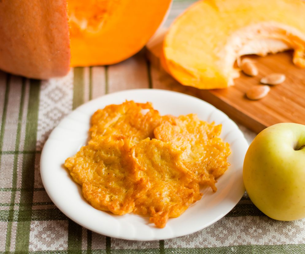 Racuchy z dyni i jabłek: przepis na domowe racuszki dyniowe