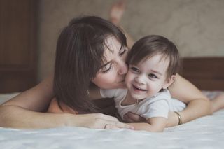 Dajesz dziecku to, czego tobie zabrakło w dzieciństwie? Skutek może być odwrotny od zamierzonego