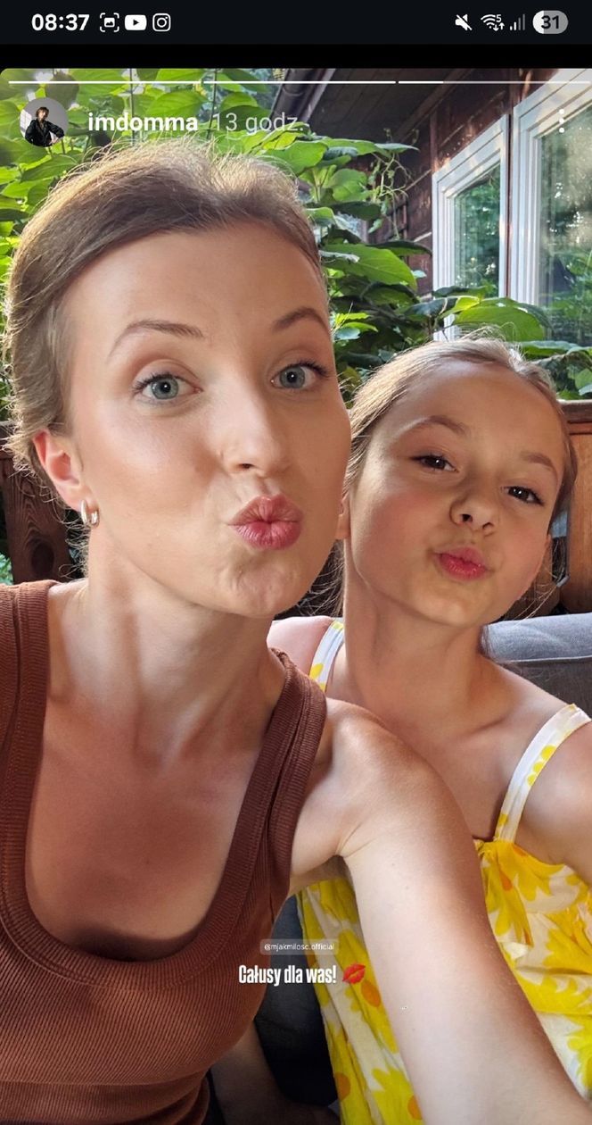 M jak miłość nowy sezon. Natalka (Dominika Suchecka), Hania (Wiktoria Basik) na planie