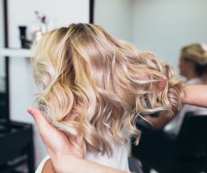 Jak określić porowatość włosów? Włosy nisko- i wysokoporowate PIELĘGNACJA i LECZENIE POROWATOŚCI WŁOSÓW