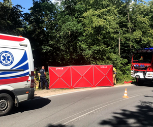 Motocyklista z Wrocławia roztrzaskał się na drzewie 
