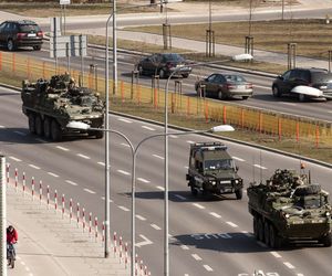 Kolumny pojazdów wojskowych na drogach w całej Polsce. Ważny apel do kierowców 