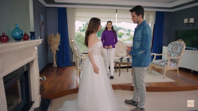 Zeynep w sukni ślubnej 