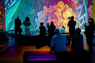 Alfons Mucha w Art Box Experience