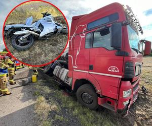 25-letni motocyklista wyjeżdżał ze stacji paliw. Chwilę później już nie żył