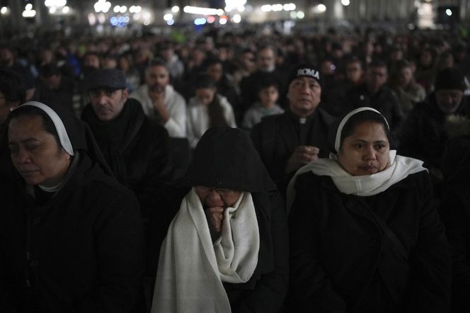 To ostatnie dni papieża Franciszka? Watykan szykuje się do pochówku. "Żadnych urlopów"