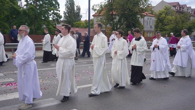 Boże Ciało 2025. Tysiące osób uczestniczyło w olsztyńskich procesjach