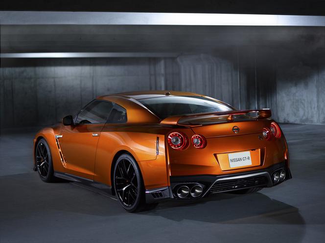 Nissan GT-R lifting 2017