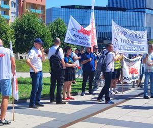 Protest pracowników PKP Cargo we Wrocławiu. Pracę ma stracić prawie 400 osób 