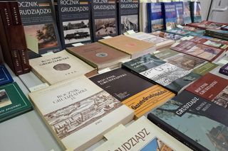 W Grudziądzu ruszył Jesienny Kiermasz Wydawnictw. To prawdziwa gratka dla kolekcjonerów 