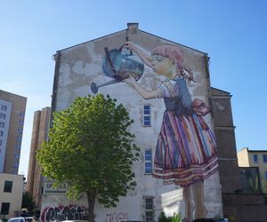 Mural Dziewczynka z konewką