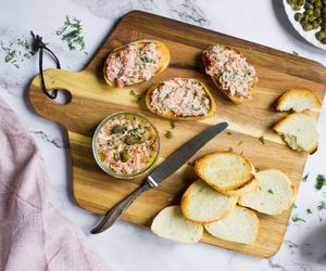 Pasta z tuńczyka – kremowa, pełna smaku i gotowa w zaledwie 10 minut! Idealna na kanapki, tosty czy jako lekka przekąska