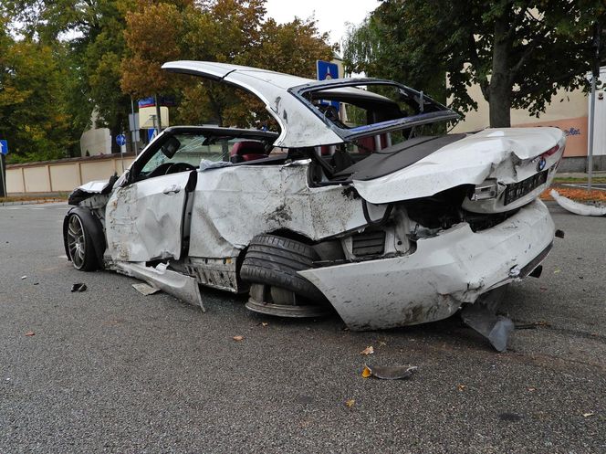 Pijany 23-latek rozbił BMW na Puławskiej! Dwie osoby w szpitalu