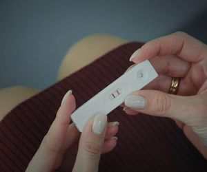 M jak miłość odc. 1867. Wynik testu ciążowego Kasi (Paulina Lasota)