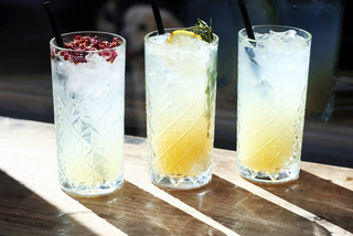 Gorąco? Mamy na to sposób! Oto TOP 10 miejsc, w których wypijesz coś orzeźwiającego [ADRESY, CENY]