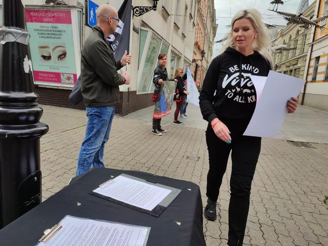 Fundacja VIVA protestuje w Lesznie