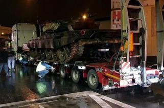 Przeciążone lawety, a na nich czołgi! Transport bez zezwoleń przejechał tak pół Polski - ZDJĘCIA