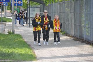 Żółto-czerwono na ulicach Kielc przed meczem Korona - Radomiak