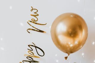 Życzenia noworoczne 2025: GIF-y, kartki, obrazki do wysłania znajomych i rodzinie w Sylwestra 31 grudnia i Nowy Rok 1 stycznia