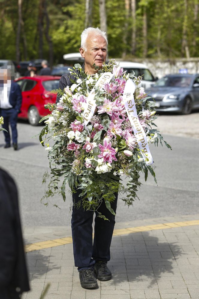 Ewa Błaszczcyk w niestandardowym stroju na pogrzebie Jadwigi Jankowskiej-Cieślak