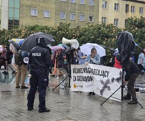 Wystartował Wrocławski Marsz Równości. Na trasie pojawili się przeciwnicy 