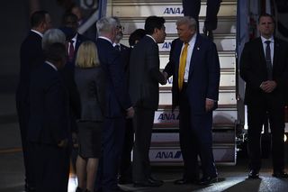 Trump w Japonii. Spotkanie z cesarzem i rozmowy o wielomiliardowych inwestycjach