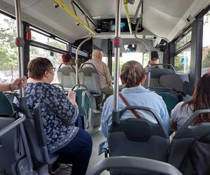 Byliśmy na przejażdżce elektrycznym autobusem po Bydgoszczy. Furorę robi jeden drobiazg 